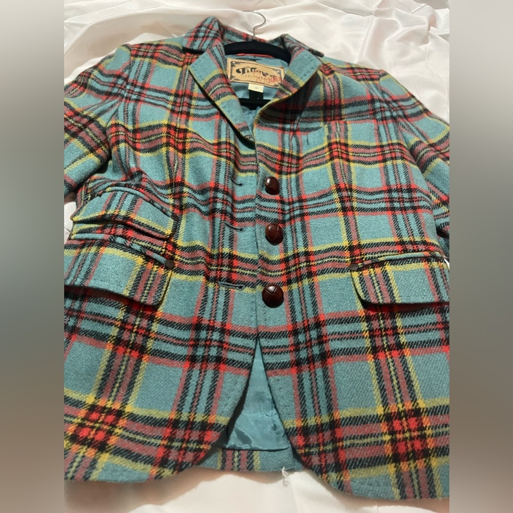 Selling a rarely worn blazer jacket, wooden buttons and beautiful color pattern. - Picture 1 of 5
